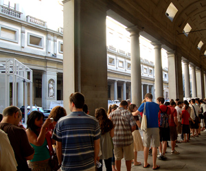 Fila agli Uffizi di Firenze: una delle cause che spingono gli studenti italiani a "odiare" i musei...